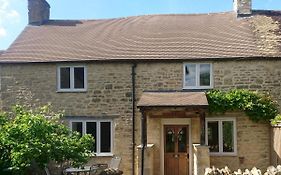 Pass The Keys The Pippins A Cotswold Cottage And Garden Parking