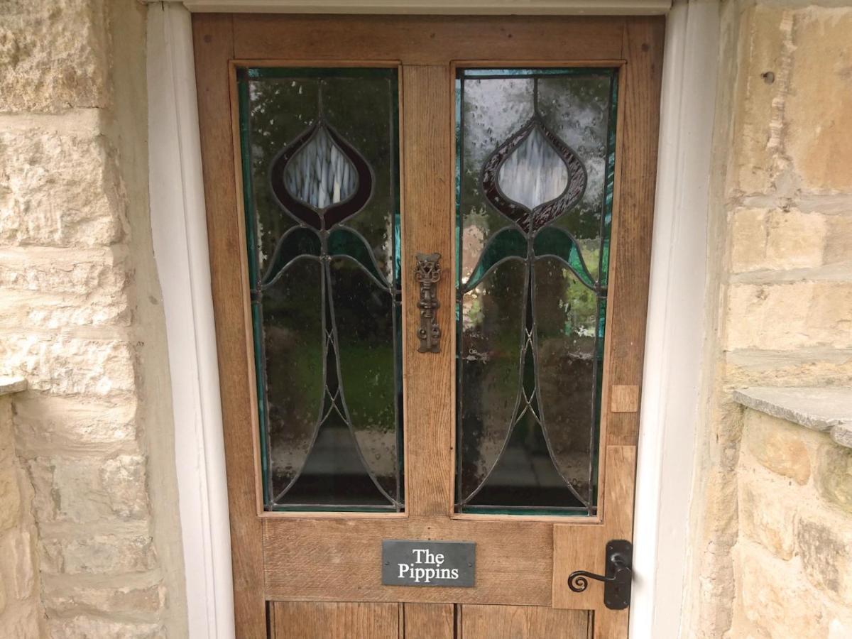 Pass The Keys The Pippins A Cotswold Cottage And Garden Parking Stow-on-the-Wold Exterior photo