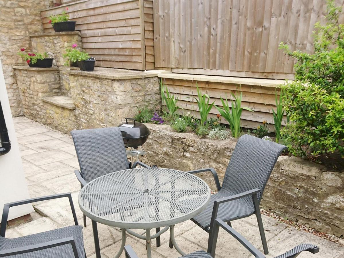 Pass The Keys The Pippins A Cotswold Cottage And Garden Parking Stow-on-the-Wold Exterior photo